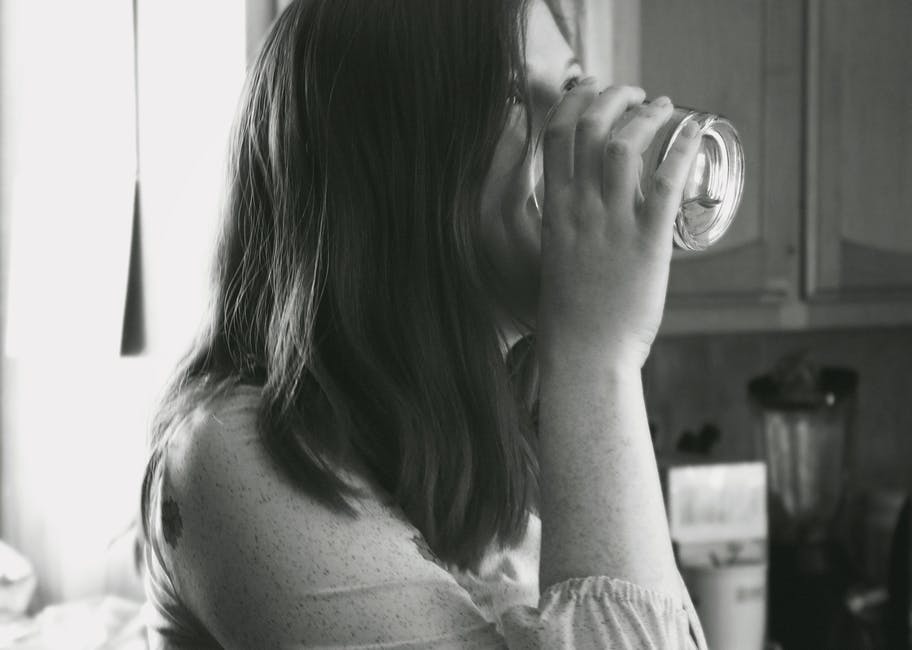 10 Incredible Benefits of Starting Your Day with Warm Water