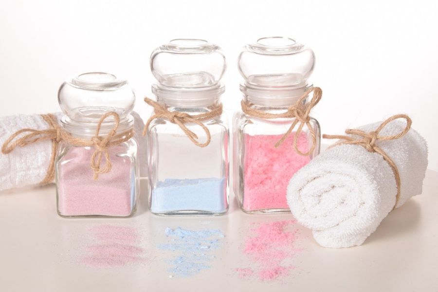 How to Make Homemade Bath Salts for Gifts