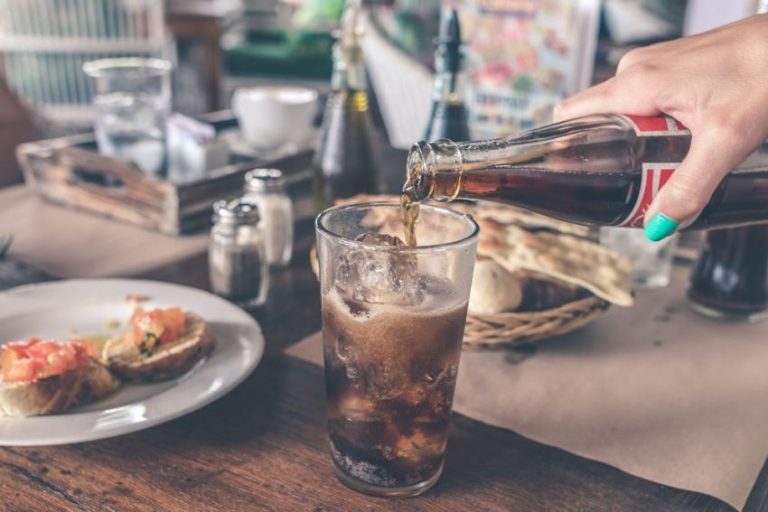 11 Harmful Effects of Soft Drinks on Your Health