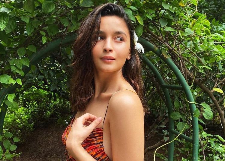 Alia Bhatt Beauty Secrets - Travelling by air gives her 