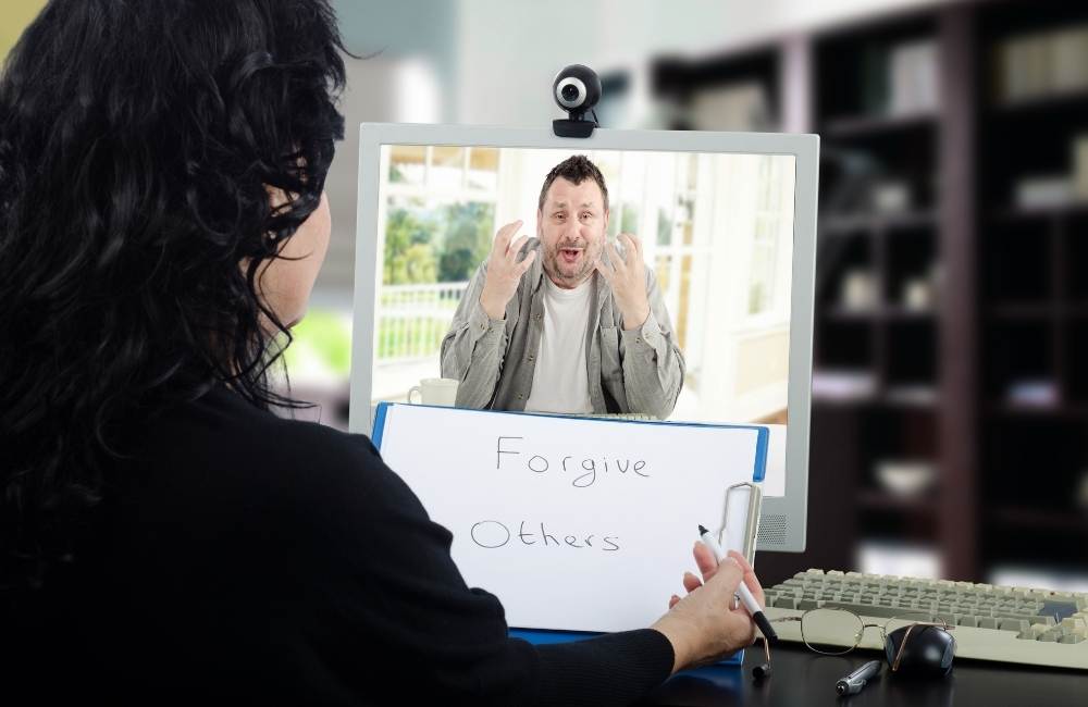 pros and cons of online therapy