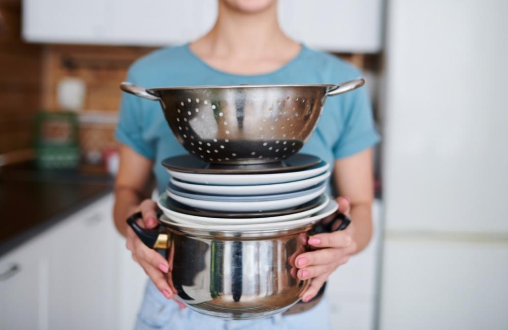 How to Clean dishes After Pest Control