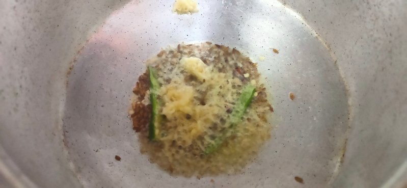 tempering the whole spices