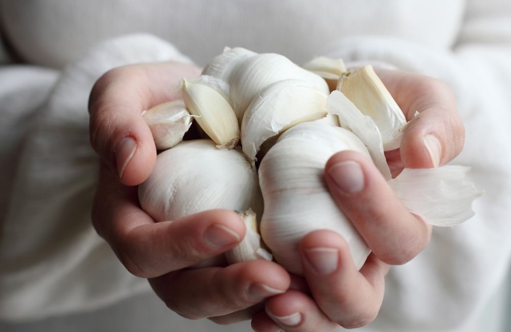 11 Unexpected Garlic Benefits For Men To Get The Edge